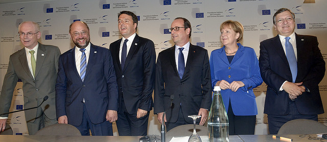 Matteo Renzi assieme a Herman Van Rompuy, Martin Schulz, Francoise Hollande, Angela Merkel e Jose Barroso