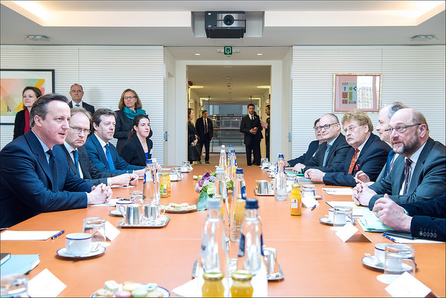 Tavolo della trattativa sul mantenimento della Gran Bretagna nell'Unione Europea