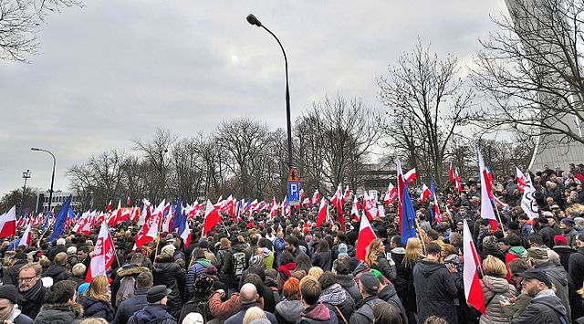 Manifestazione del KOD a Varsavia in difesa della democrazia, dicembre 2015