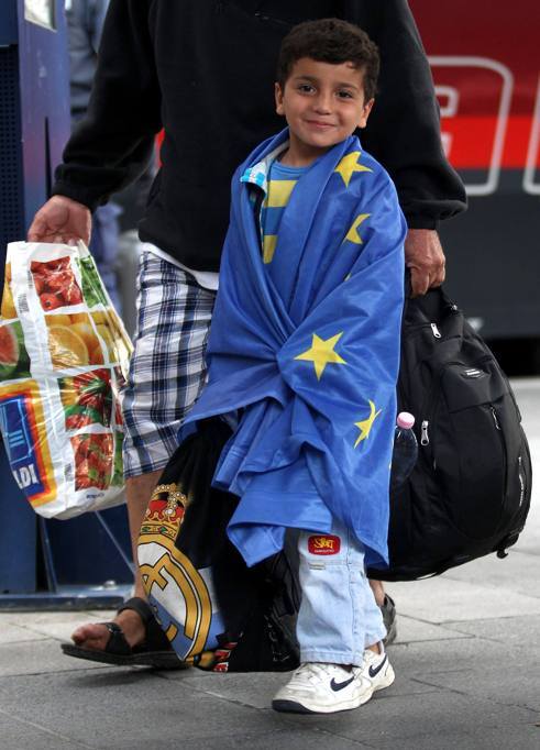 Profugo con la bandiera europea