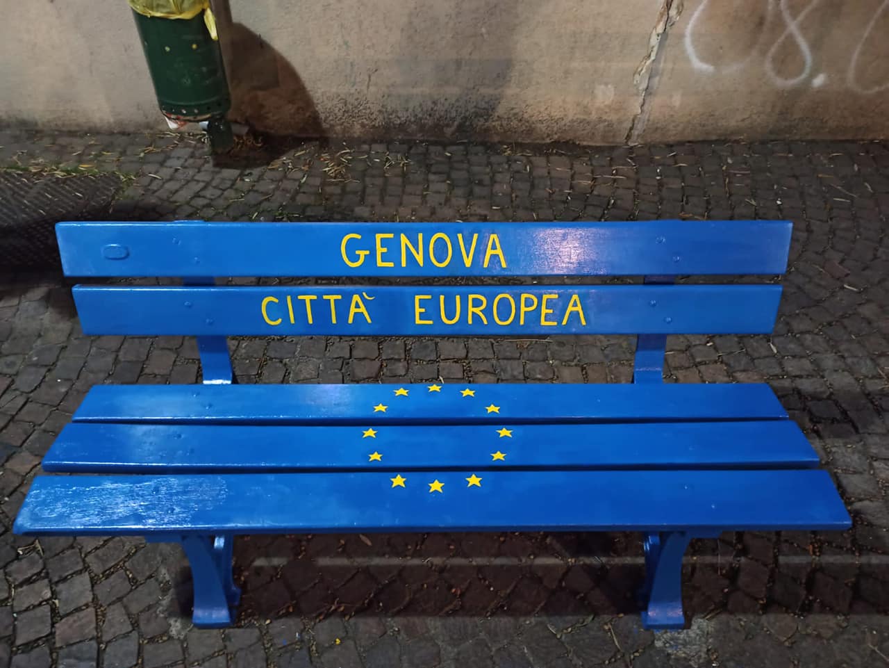 Panchina europea a Genova - Piazza Remondini