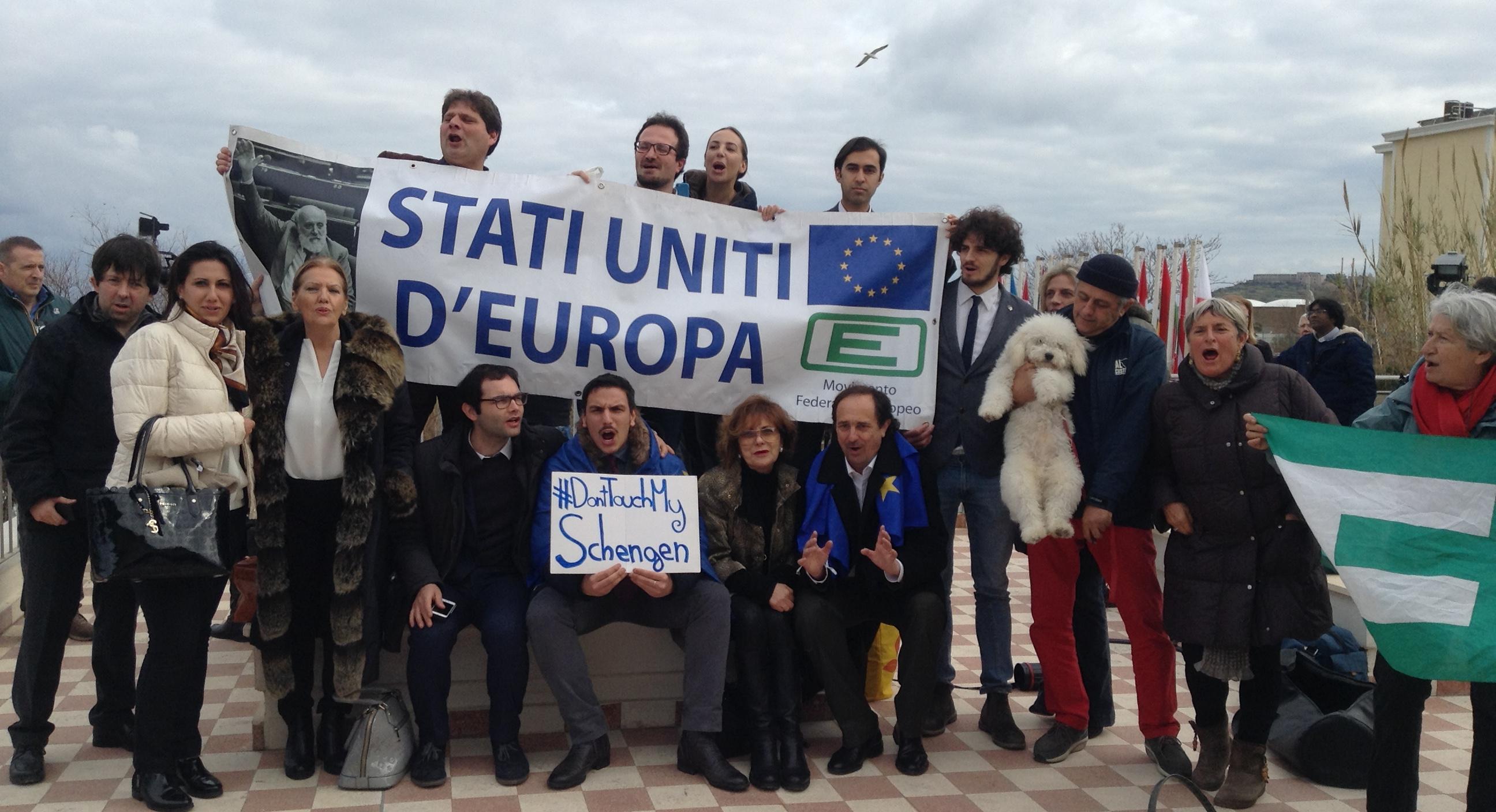 Delegazione federalista a Ventotene in occasione della visita di Renzi