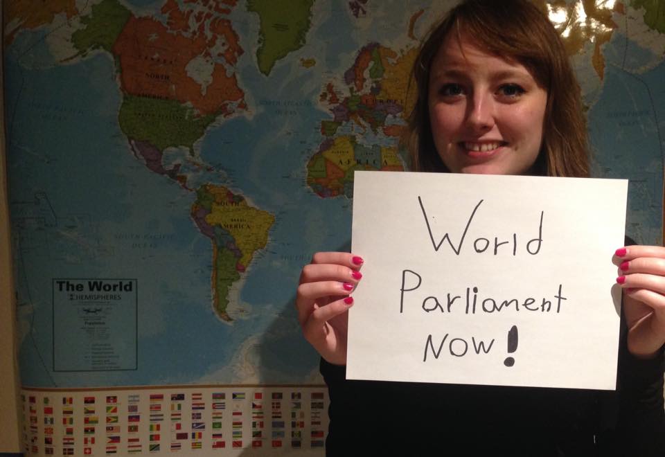 Brittany Valencia (Toronto) per il Parlamento mondiale Brittany Valencia (Toronto) per il Parlamento mondiale